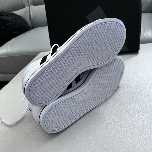 NWT - Adidas Men’s Retrovulc Mid Synthetic Leather Skateboard Shoes - Size 9 - Picture 6 of 8